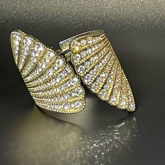 Beautiful Rhinestone Hinged Bracelet - Picture 1 of 4